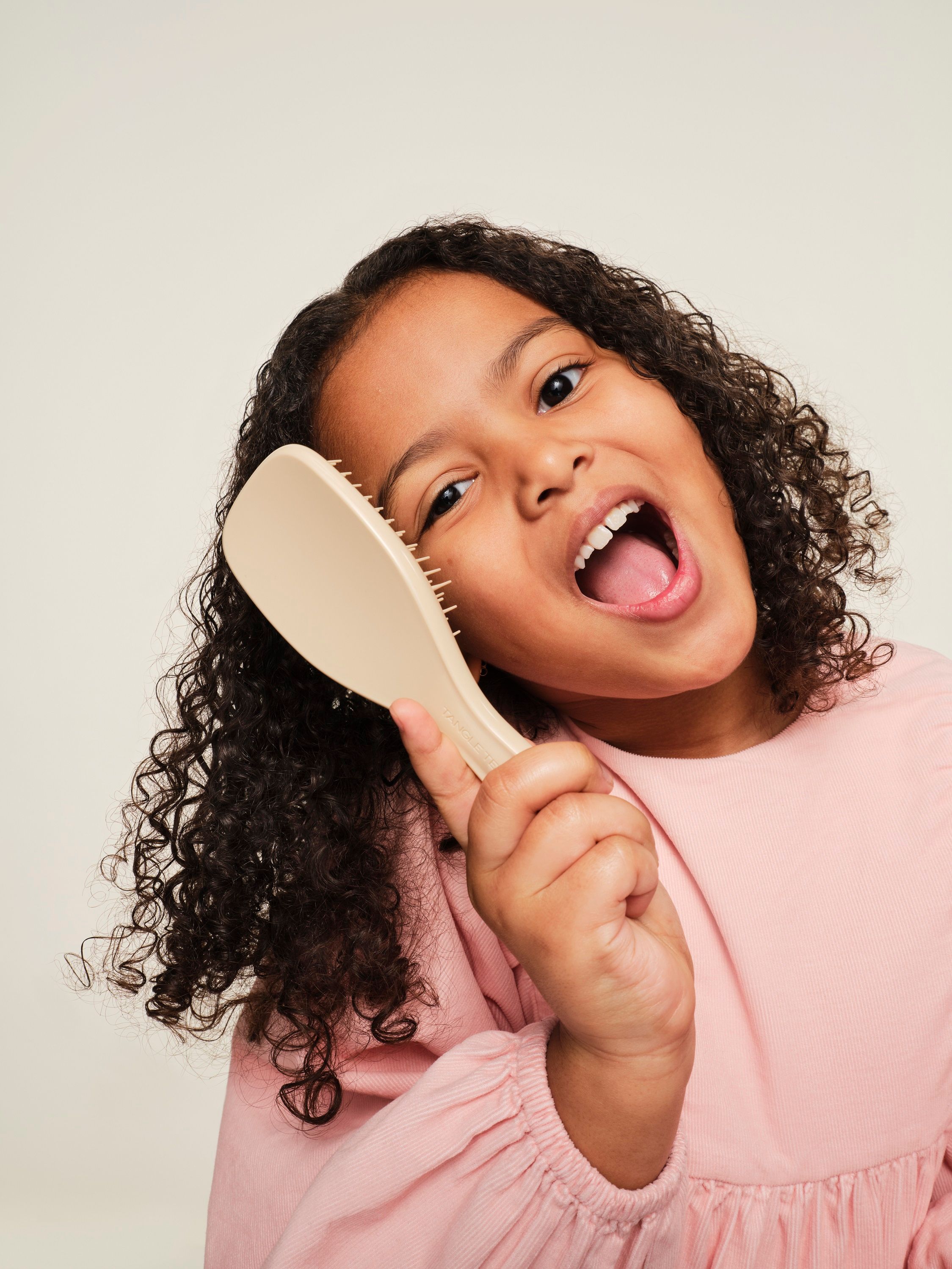 Tangle Teezer The Ultimate Detangler Mini Oat Cream kefa na vlasy