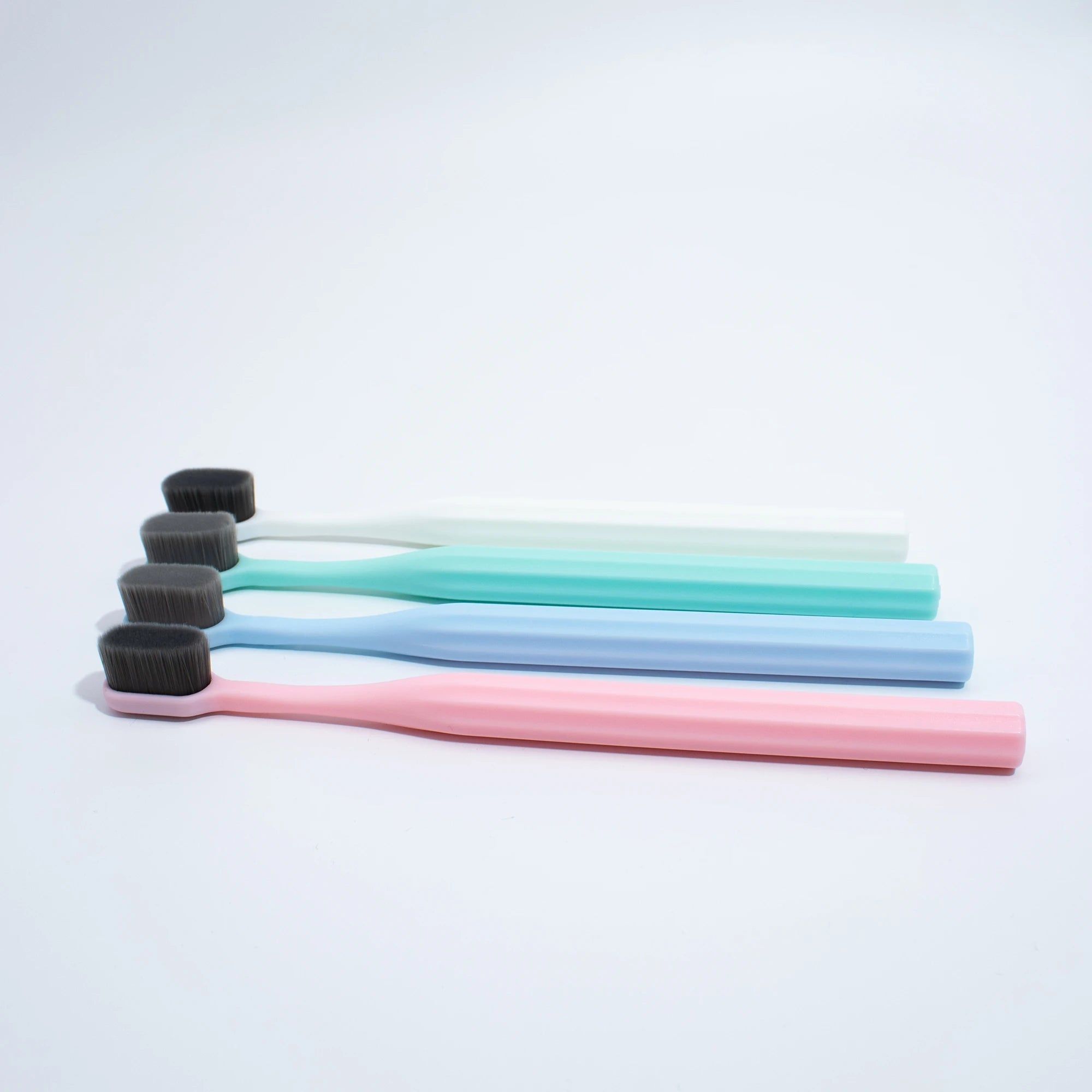 Lyss Zubná kefka biela