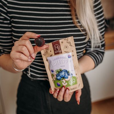 Natu Čučoriedkové guličky s kešu krémom 70 g