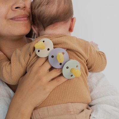 BIBS Colour symetrické cumlíky z prírodného kaučuku veľkosť 2, Fossil Grey / Mauve 2 ks