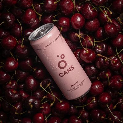 CANS Alpská perlivá voda s príchuťou višne a čerešne 330 ml