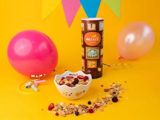 Mixit Narodeninový mix - granola, sušienky, ovocie a orechy 570 g