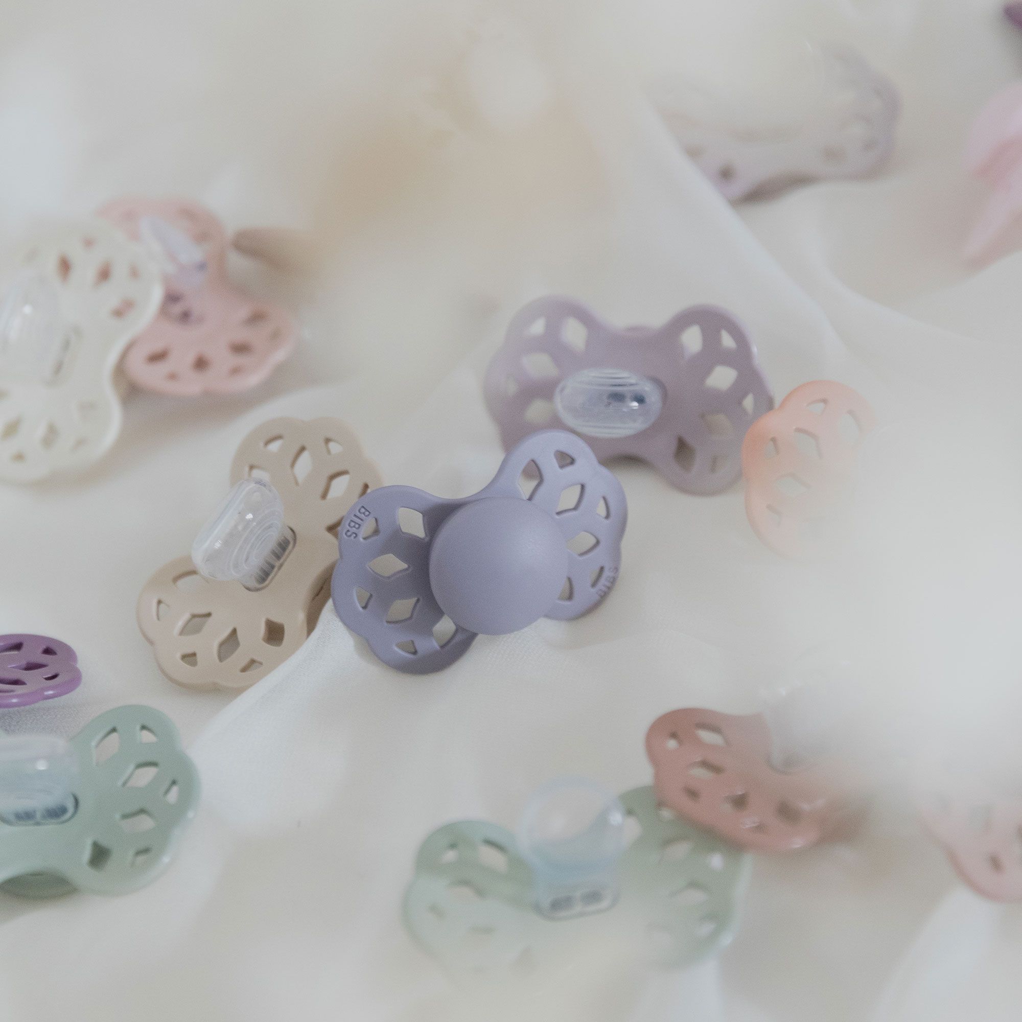 BIBS Infinity symetrické cumlíky zo silikónu veľkosť 1, Ivory / Sage 2 ks