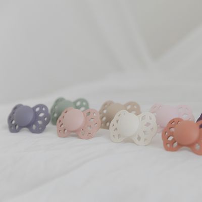 BIBS Infinity symetrické cumlíky zo silikónu veľkosť 1, Ivory / Sage 2 ks