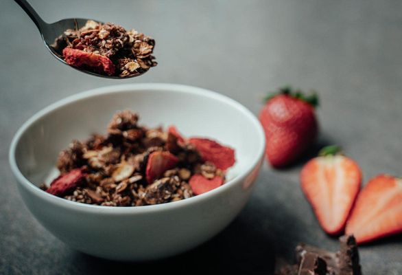 Powerlogy Upgraded Low Carb Granola Chocolate Strawberry 350 g