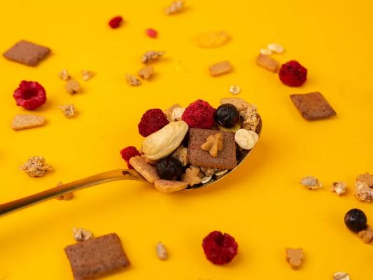 Mixit Narodeninový mix - granola, sušienky, ovocie a orechy 570 g