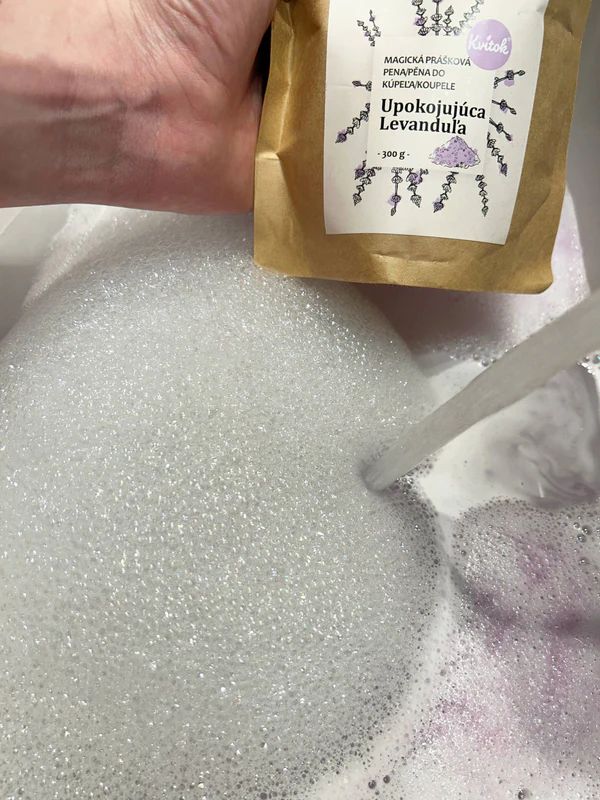 Kvitok Magická pena do kúpeľa Upokojujúca levanduľa 60 g