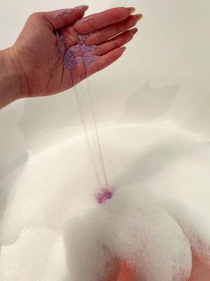 Kvitok Magická pena do kúpeľa Upokojujúca levanduľa 60 g