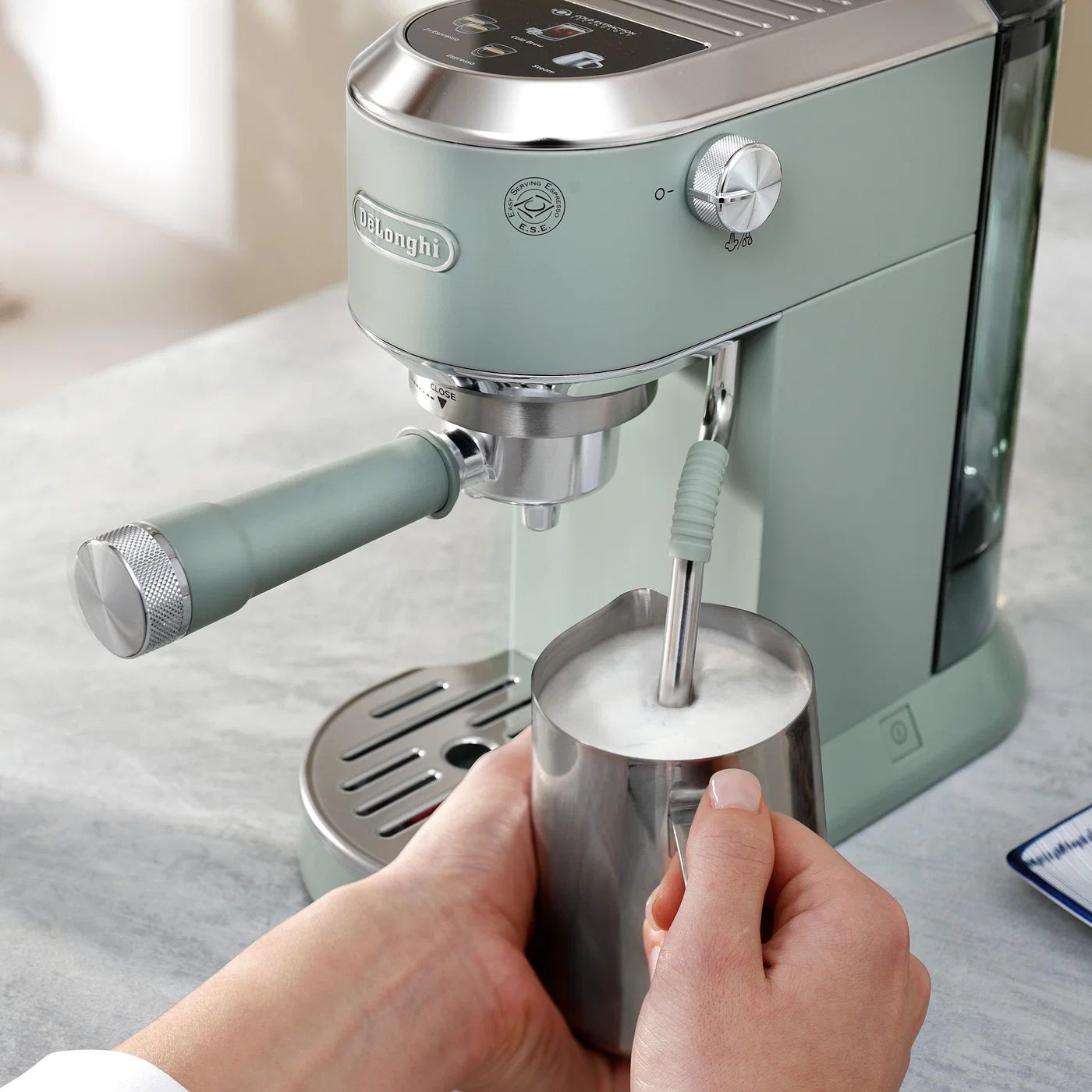 DeLonghi Dedica Duo EC890.GR pákový kávovar zelený