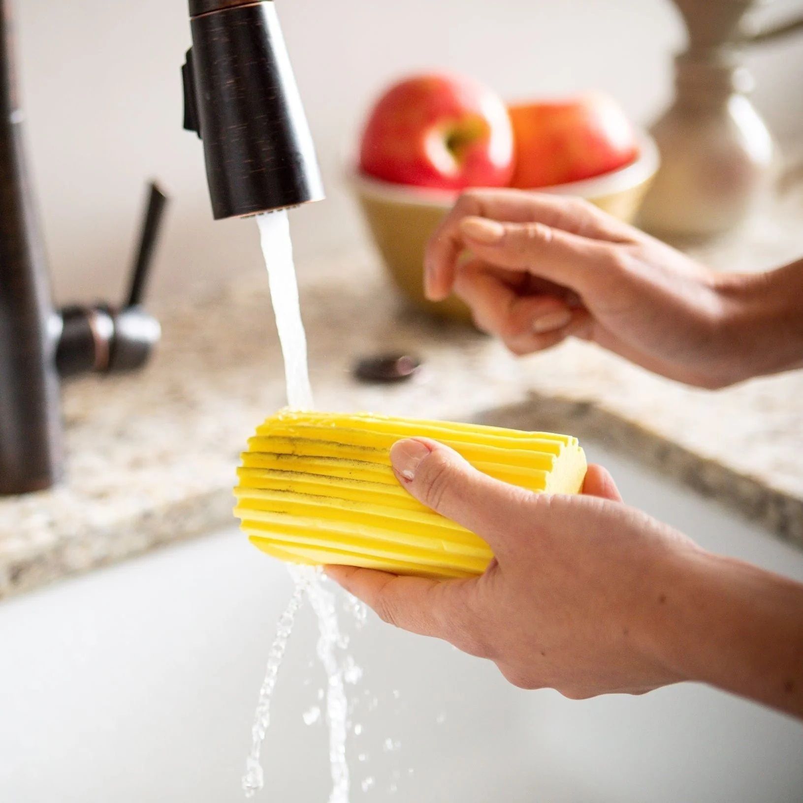 Scrub Daddy Špongia na utieranie prachu Damp Duster ružová
