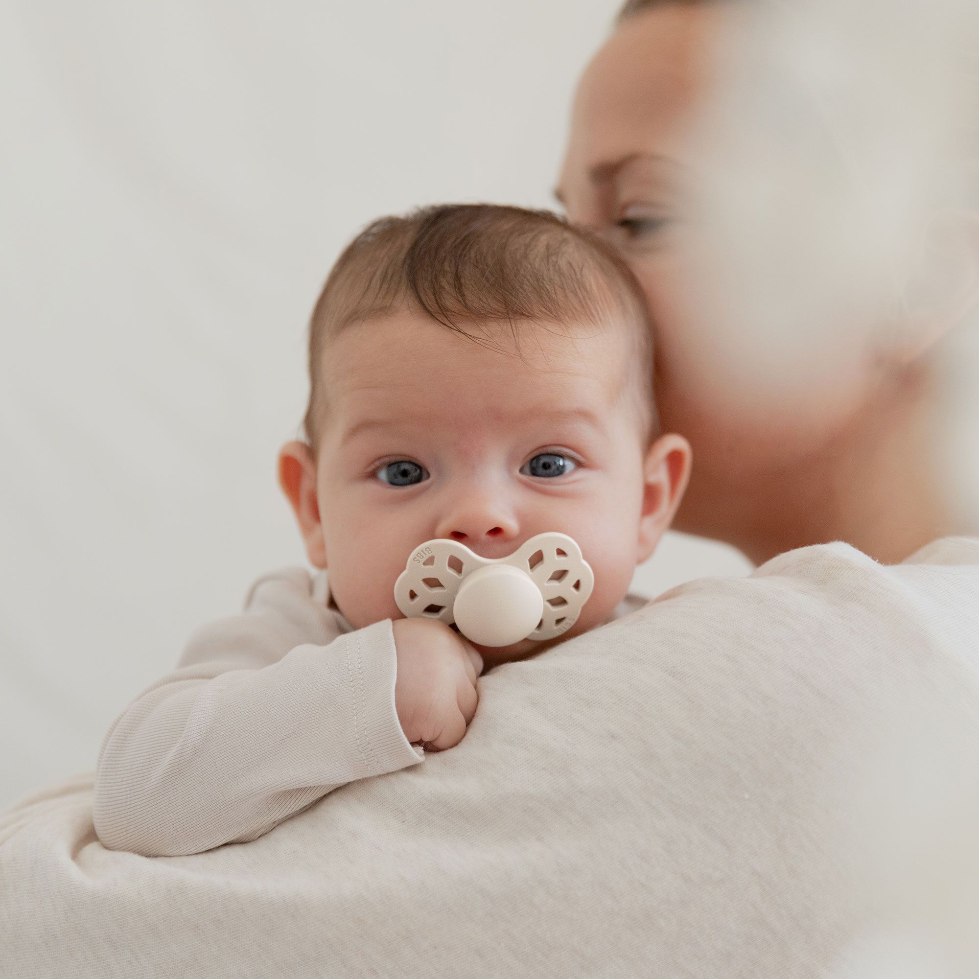 BIBS Infinity symetrické cumlíky zo silikónu veľkosť 1, Ivory / Sage 2 ks