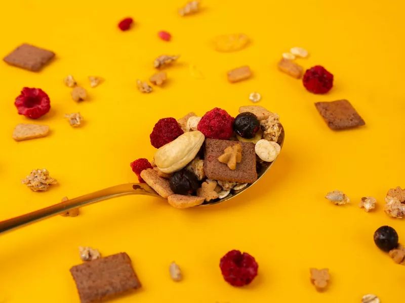 Mixit Narodeninový mix - granola, sušienky, ovocie a orechy 570 g