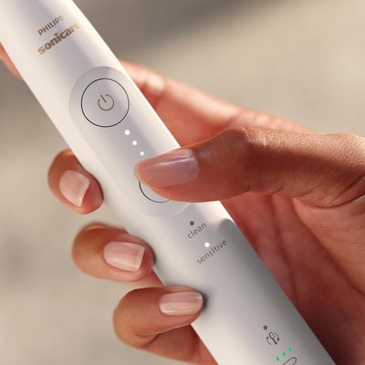 Philips Sonicare Sonická zubná kefka 6100 HX7400/06 biela