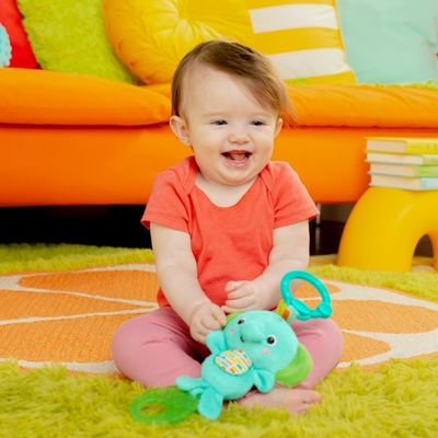 Bright Starts Hračka s melódiou na C krúžku Tug Tunes™ slon 0m+
